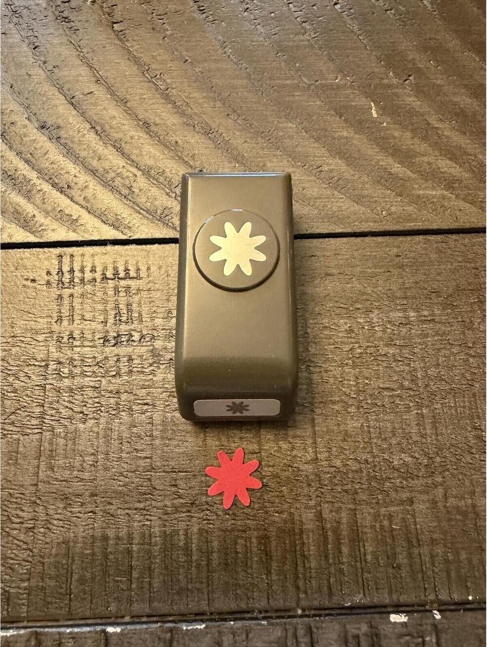 Stampin’ Up Petite Flower Shape Punch